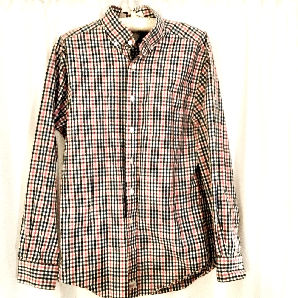 Vineyard Vines plaid shirt. Size S